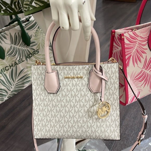 MICHAEL KORS
Mercer Medium Logo and Leather Accordion Crossbody Satchel Messengr - Picture 15 of 16